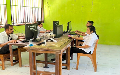 Peran Sentral Proktor dalam Menjamin Kualitas dan Ketertiban UAS Ganjil Mobile Based Test di SMAN 1 Kupang Timur