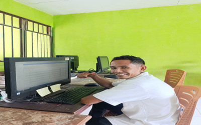 Peran Kunci Tim Teknisi dalam Kelancaran UAS Ganjil 2025/2026 Mobile Based Test di SMAN 1 Kupang Timur